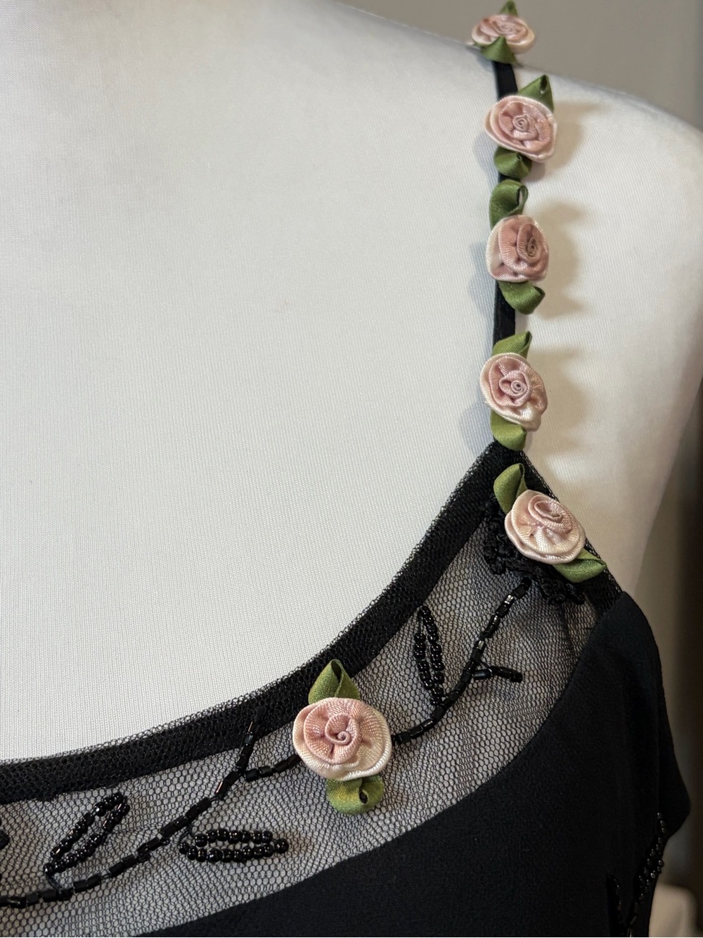 Sue Wong Vintage "Rare" Black Silk Floral Rosette Beaded Dress Size 6 Romantic - Picture 8 of 16
